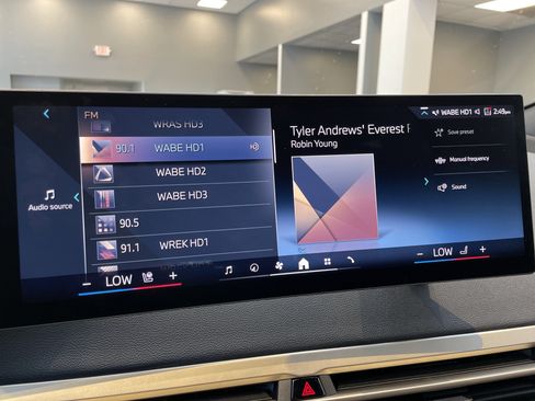Used 2024 BMW iX xDrive50 w/ Premium Package AWD/4WD image 33