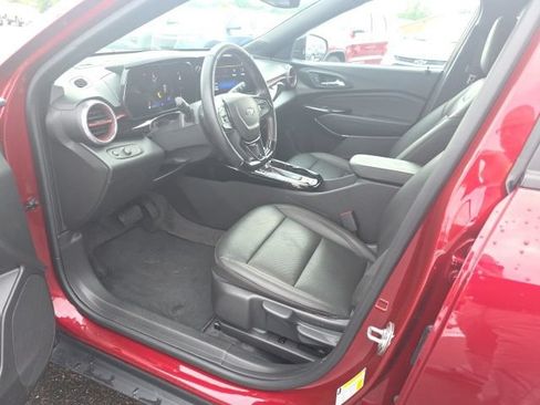 Used 2025 Chevrolet Trax RS w/ Driver Confidence Package FWD image 20