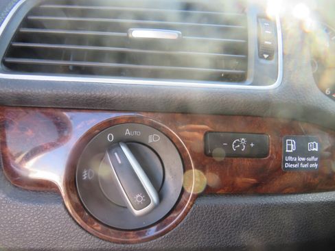 Used 2013 Volkswagen Passat TDI SEL Premium image 13