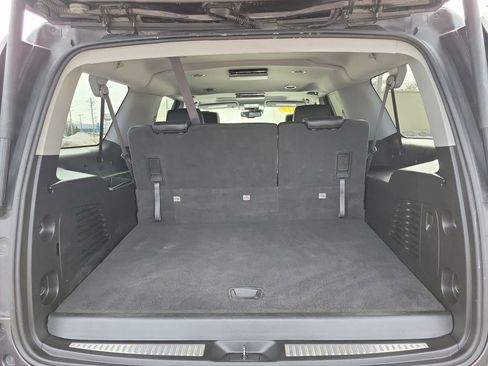 Used 2017 Chevrolet Suburban LT image 7