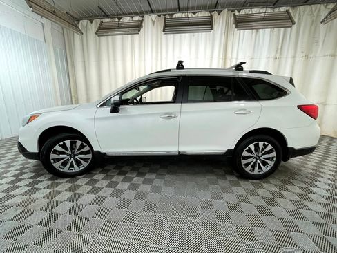 Used 2017 Subaru Outback 3.6R Touring w/ Popular Package #5A AWD/4WD image 20