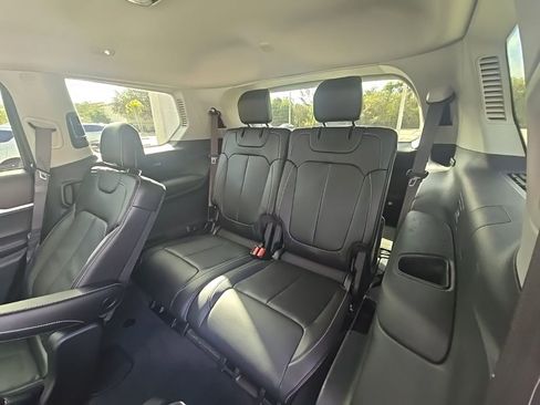 Used 2021 Jeep Grand Cherokee L Limited AWD/4WD image 28