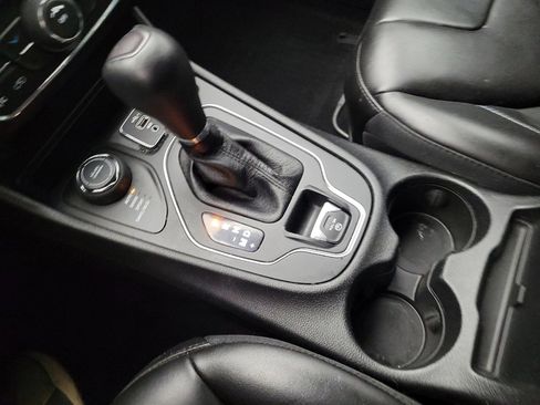 Used 2021 Jeep Cherokee Latitude Plus image 26