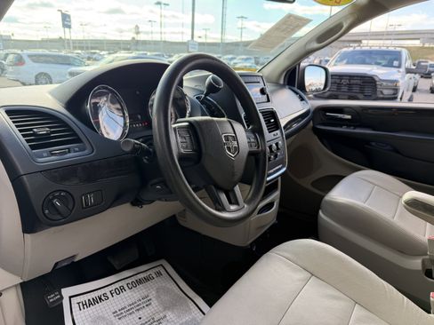Used 2013 Dodge Grand Caravan SXT image 36