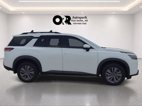 Used 2024 Nissan Pathfinder SV AWD/4WD image 6