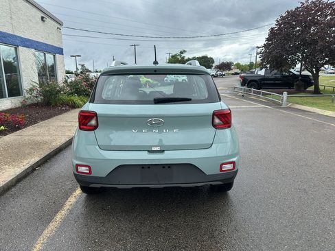 Used 2025 Hyundai Venue SEL FWD image 5