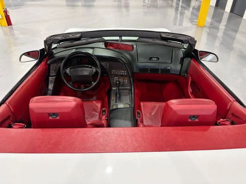 Used 1991 Chevrolet Corvette Convertible RWD image 13