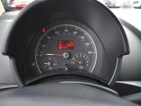 Used 2010 Volkswagen Beetle Convertible FWD image 9