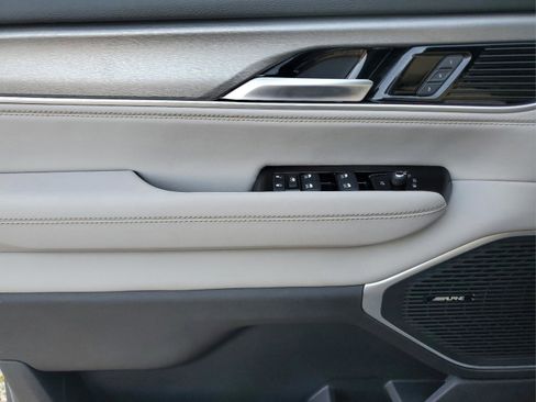 New 2025 Jeep Wagoneer L Series III w/ 8-pass Seating Package image 15