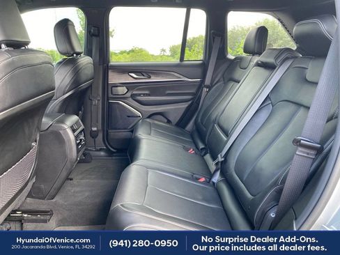 Used 2022 Jeep Grand Cherokee Overland AWD/4WD image 20