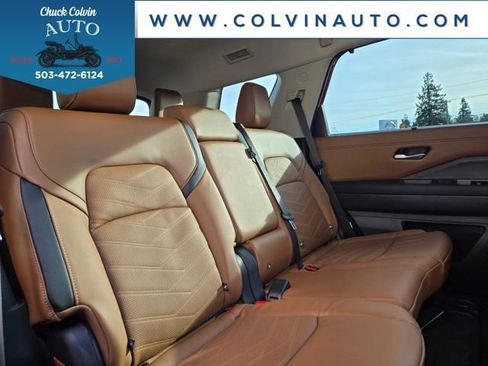 New 2025 Nissan Pathfinder Platinum w/ Black Appearance Package image 32