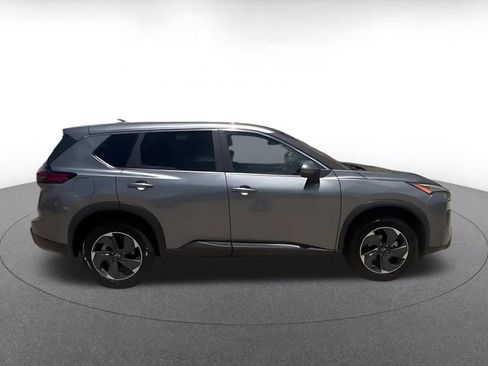 Used 2025 Nissan Rogue SV AWD/4WD image 16