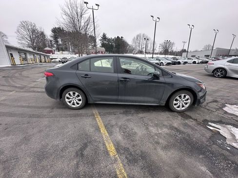 Used 2023 Toyota Corolla LE image 2