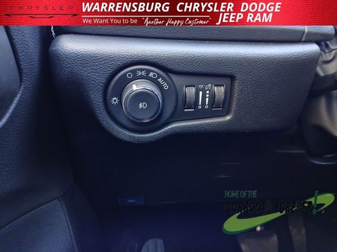 New 2026 Chrysler Pacifica Select image 30