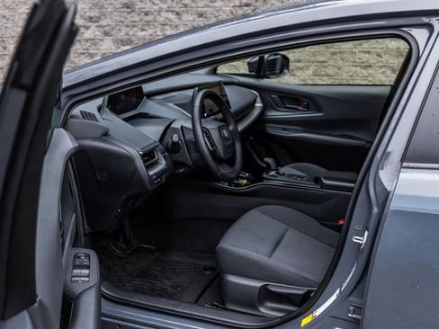 Used 2025 Toyota Prius LE FWD image 25