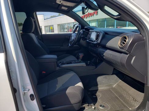 Used 2022 Toyota Tacoma TRD Sport image 15