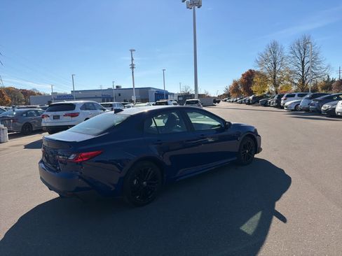 Used 2025 Toyota Camry SE image 18
