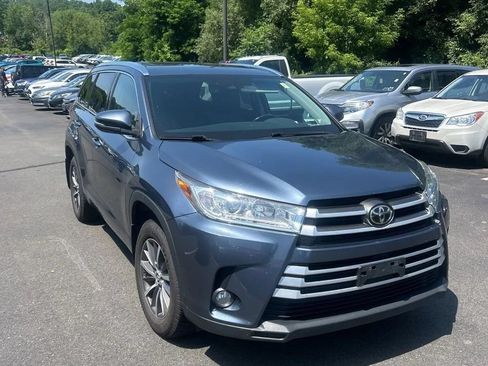 Used 2017 Toyota Highlander XLE AWD/4WD image 12