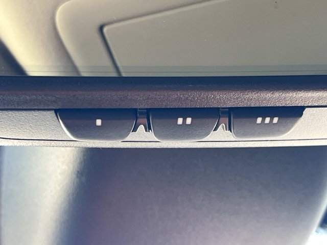 Used 2020 Lexus LX 570 4WD w/ Luxury Package image 47