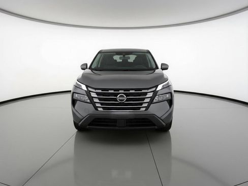 Used 2025 Nissan Rogue SV image 2