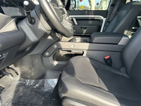 Used 2024 Land Rover Defender 130 X-Dynamic SE image 11
