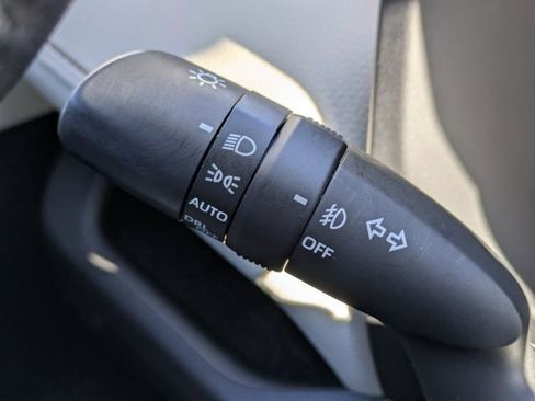 Used 2021 Toyota RAV4 XLE Premium image 28