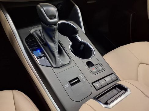 Used 2022 Toyota Highlander XLE image 25