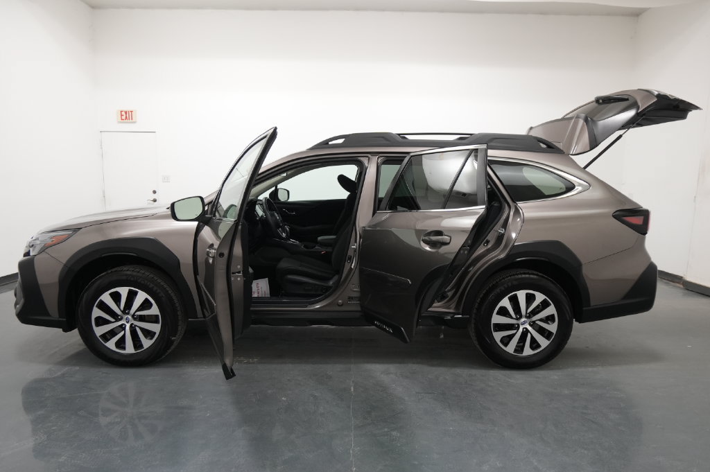 Used 2024 Subaru Outback Premium AWD/4WD image 25