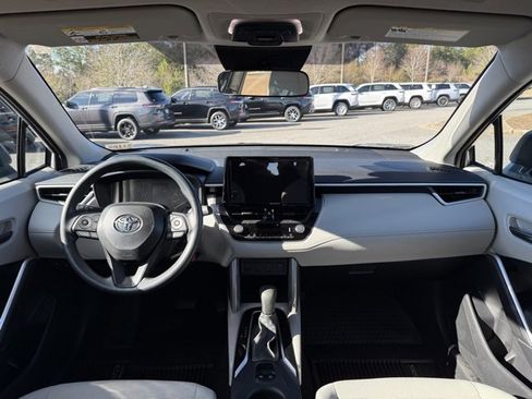 Used 2025 Toyota Corolla Cross L image 17