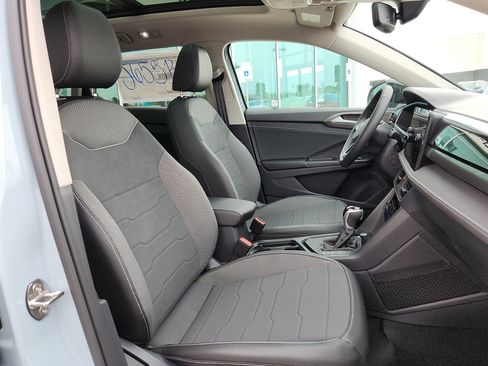 New 2026 Volkswagen Taos SE image 15