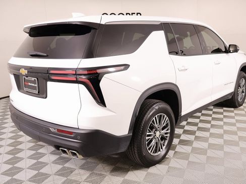 Used 2024 Chevrolet Traverse LS image 21