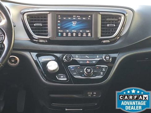 Used 2020 Chrysler Pacifica Touring w/ S Appearance Package image 30