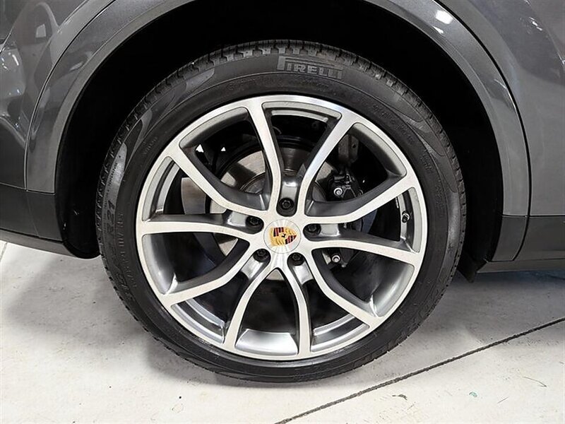 Used 2023 Porsche Cayenne w/ Premium Package AWD/4WD image 13