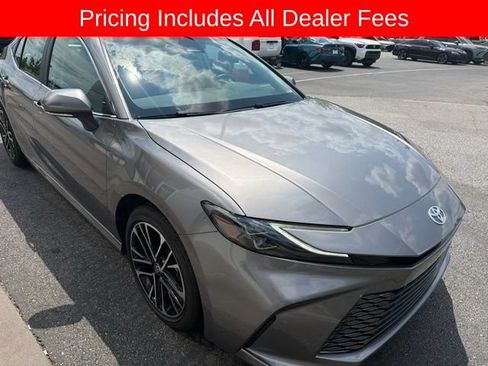 Used 2025 Toyota Camry XLE FWD image 8