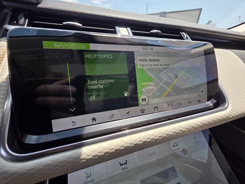 Used 2018 Land Rover Range Rover Velar S AWD/4WD image 28