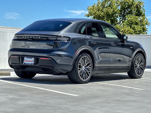 Certified 2025 Porsche Macan Electric RWD image 8