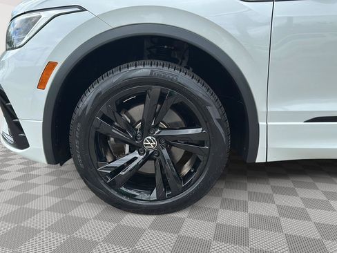 Used 2024 Volkswagen Tiguan SE R-Line AWD/4WD image 9