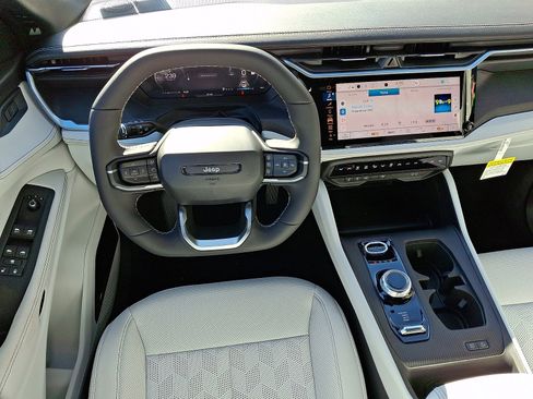 New 2026 Jeep Cherokee Overland image 7