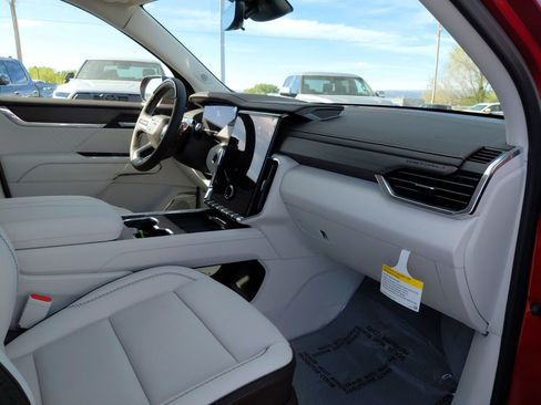 New 2026 GMC Acadia Denali w/ Super Cruise Package image 38