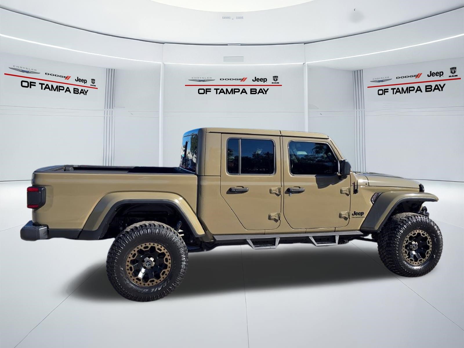 Used 2020 Jeep Gladiator Overland w/ Popular Equipment Package AWD/4WD image 8