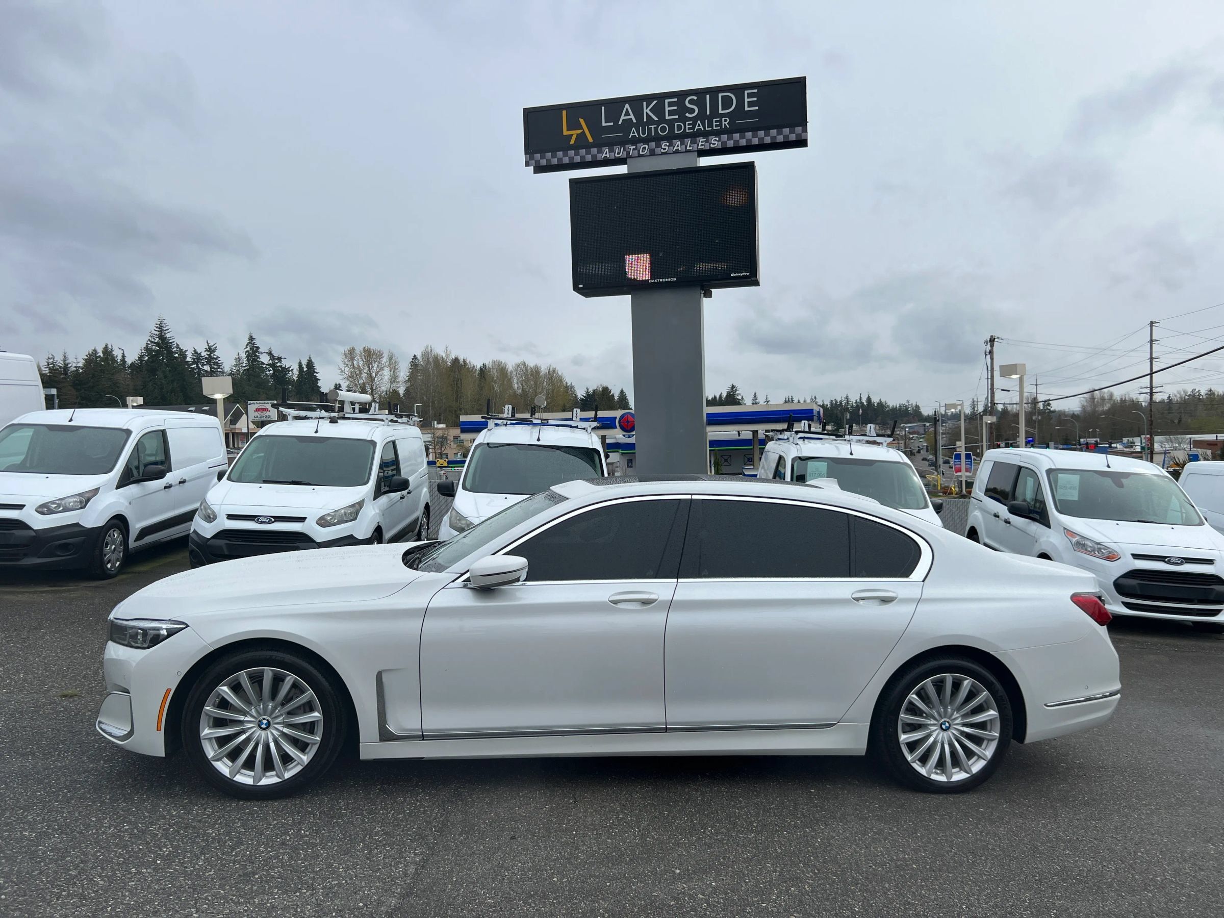 Used 2022 BMW 740i RWD image 4