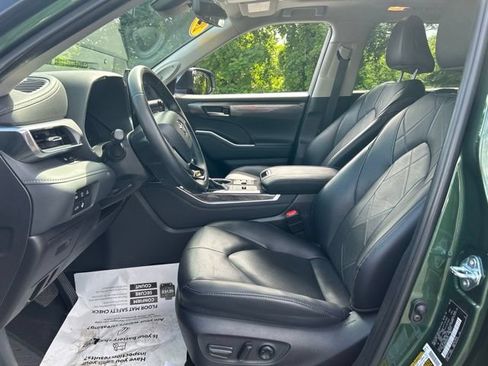 Certified 2025 Toyota Highlander Platinum AWD/4WD image 22