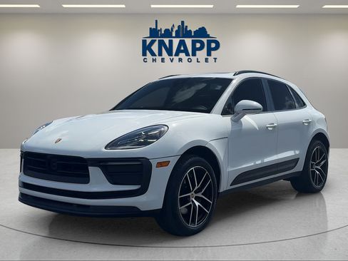 Used 2024 Porsche Macan AWD/4WD image 1