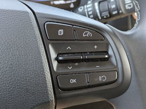 Used 2025 Hyundai Venue SEL FWD image 25