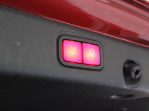 Used 2017 Mercedes-Benz E 300 4MATIC w/ Premium 2 Package image 19