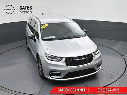 Used 2024 Chrysler Pacifica Select image 41