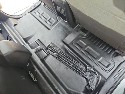 Used 2022 Chevrolet Colorado LT w/ Fleet Safety Package image 11