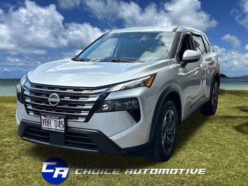 Used 2025 Nissan Rogue SV FWD image 1