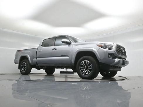 Used 2021 Toyota Tacoma TRD Sport w/ Technology Package image 4
