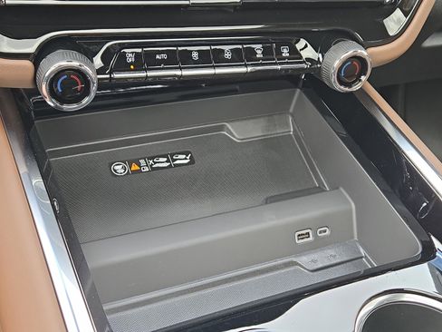 New 2026 Chevrolet Suburban High Country image 28